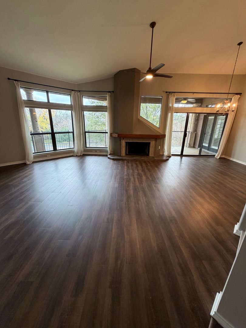 Georgetown Condo: 300 San Gabriel Village Blvd