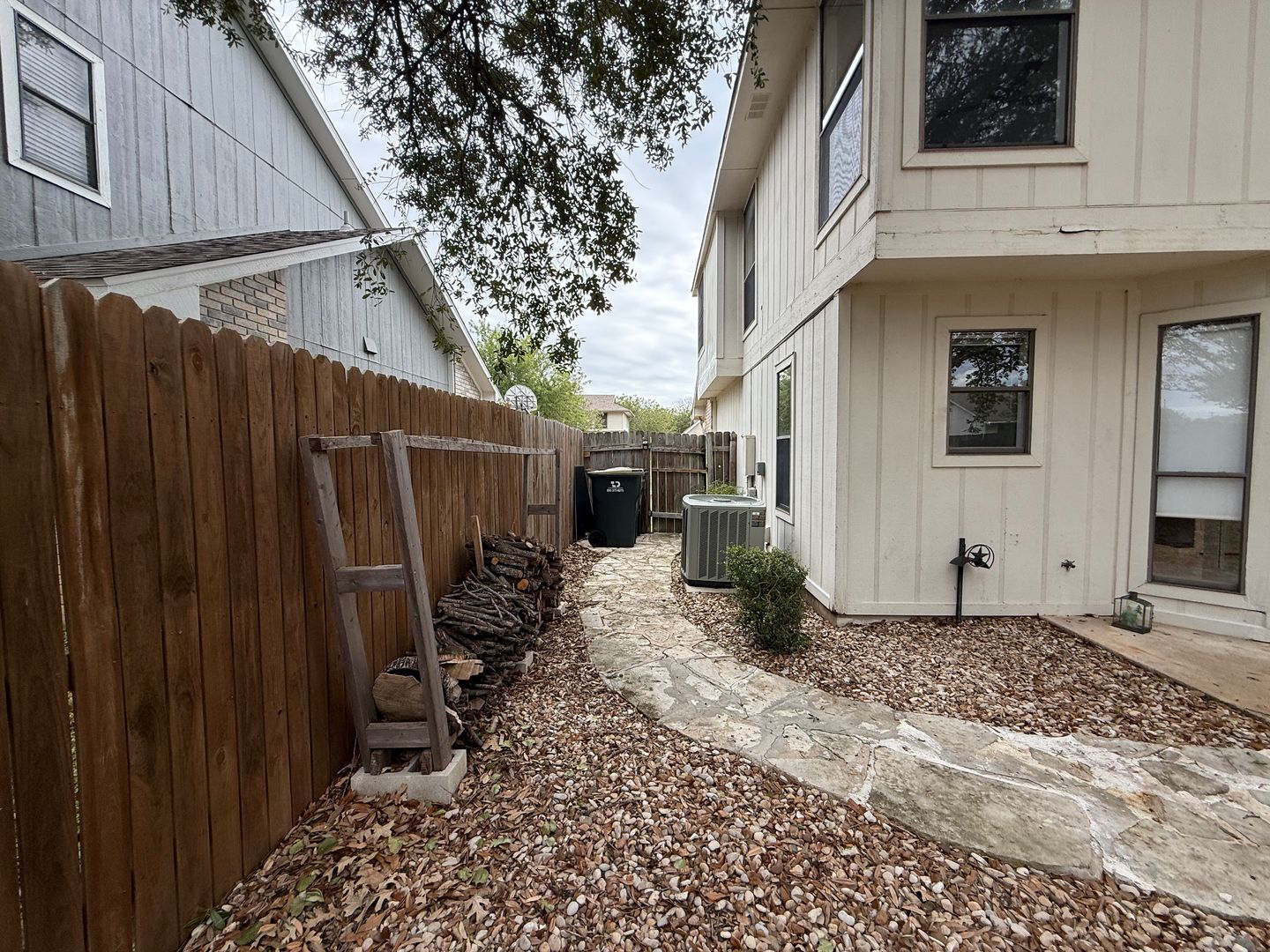 Leander House: 2503 Autrey Dr