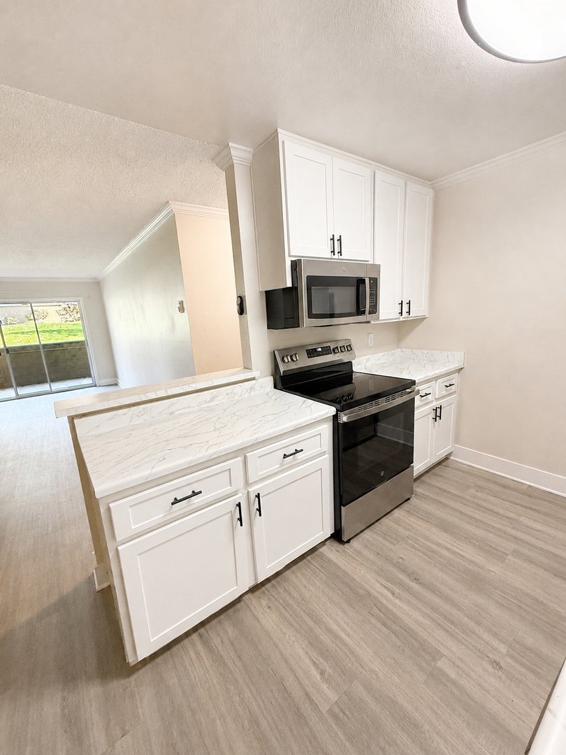 Carlsbad View Apts 8 of 25