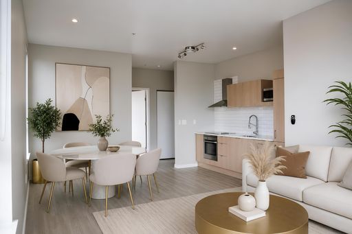 Oversized Windows, Boutique Style & Portland Charm! – photo 1
