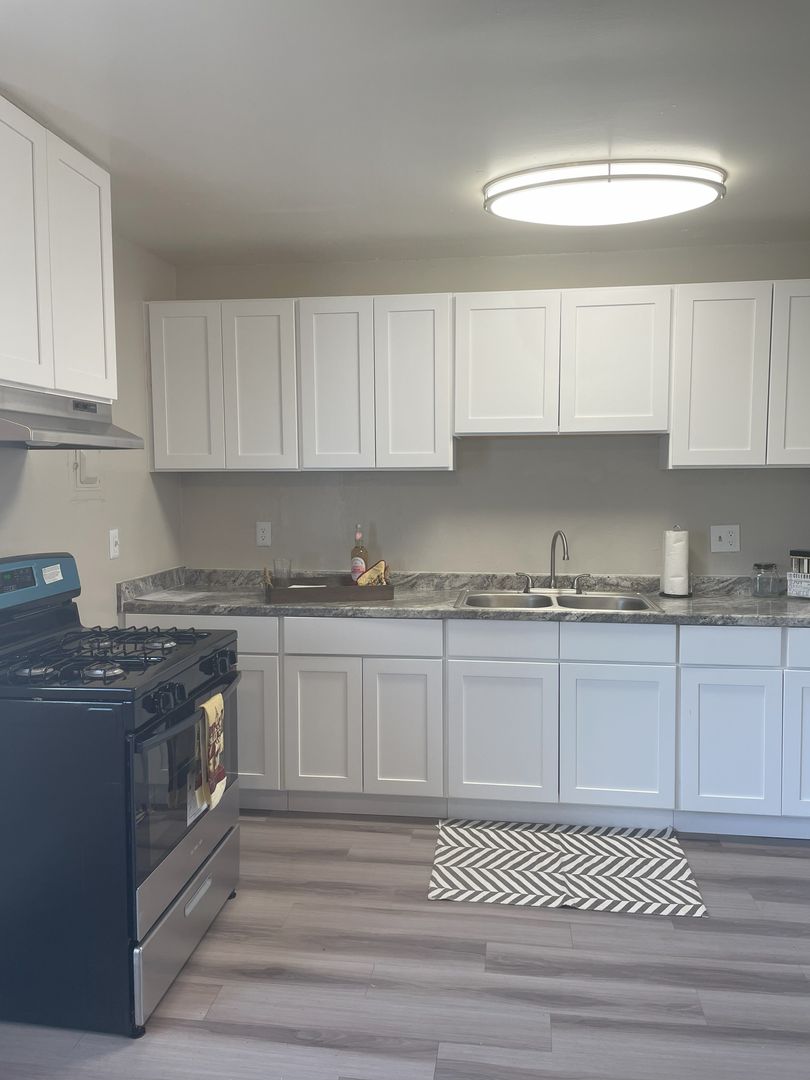 Riverside Apartment: 10160-10184 Gould St.