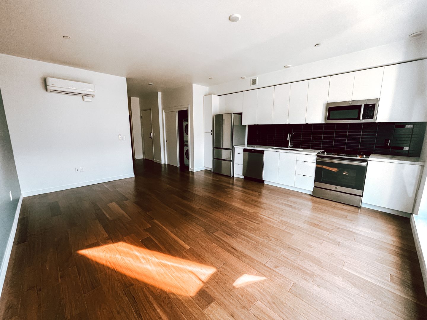 Portland Apartment: 2330 NW Raleigh St.