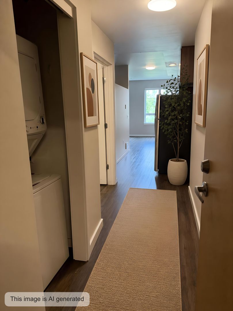 Portland Apartment: 4717 SE Hawthorne Blvd.