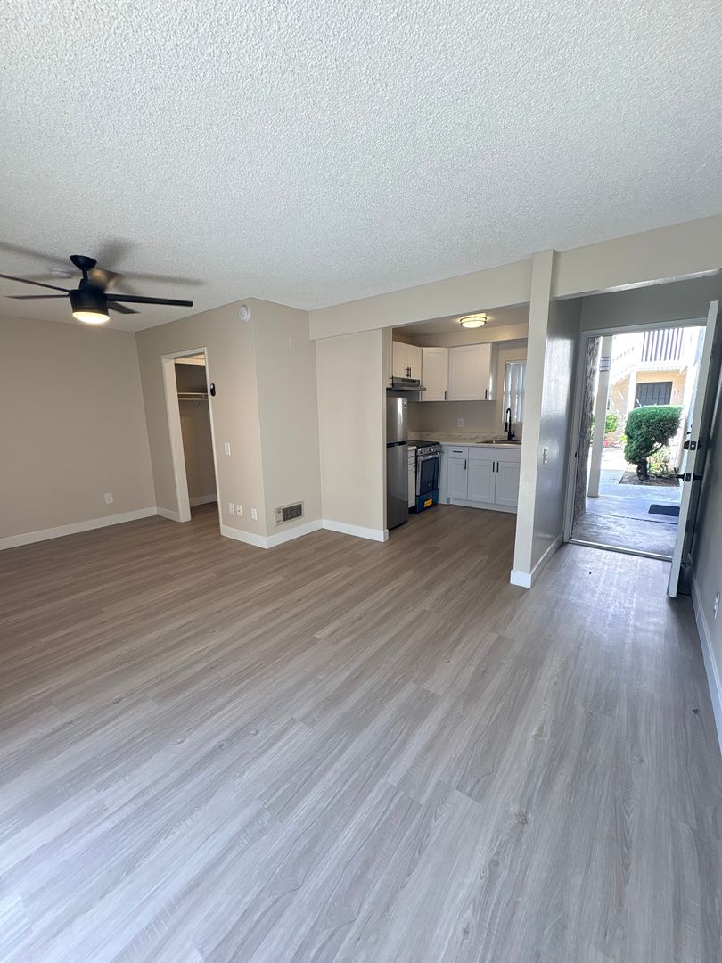 Vista Apartment: 1626 N. Santa Fe Ave.