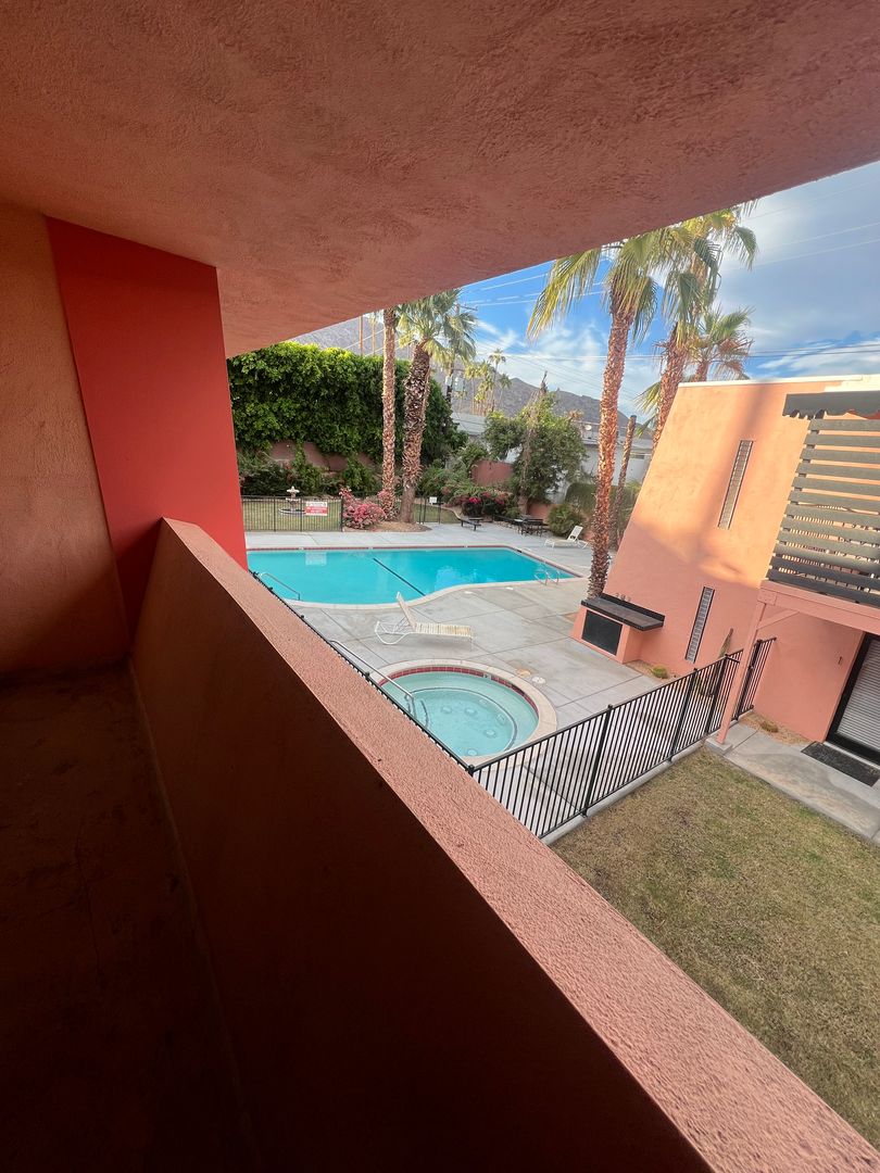 Palm Springs Apartment: 722 E. San Lorenzo Rd.