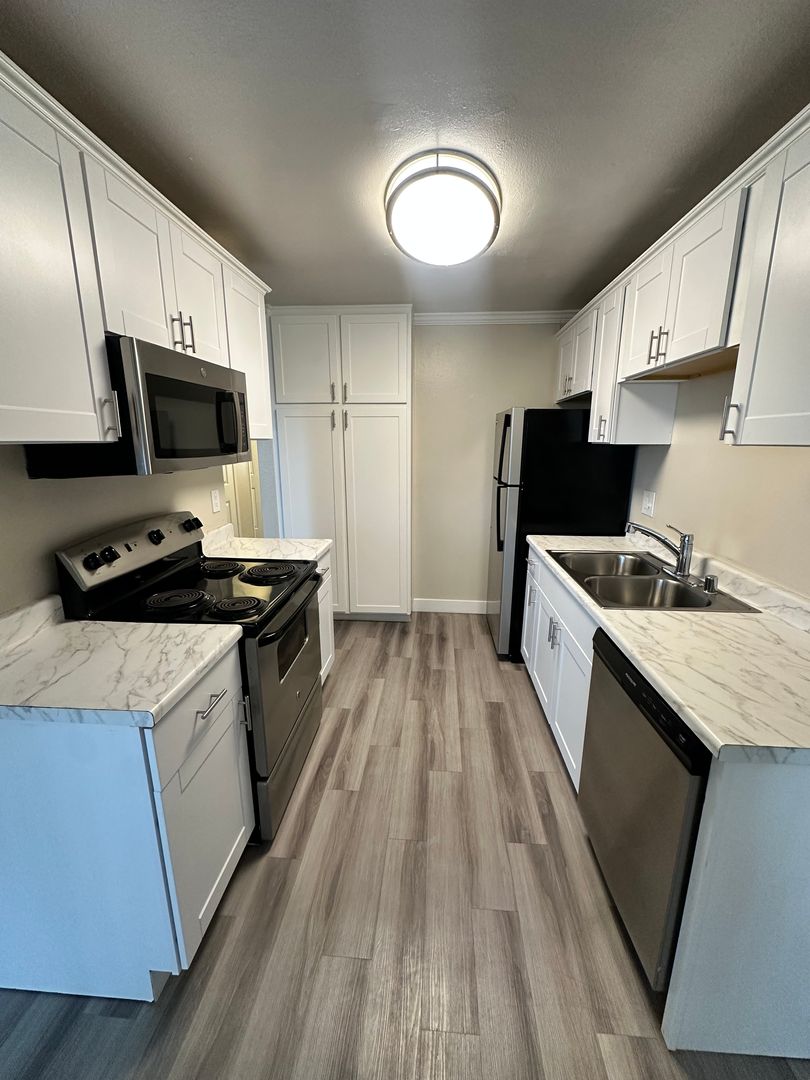 Carlsbad View Apts 6 of 14