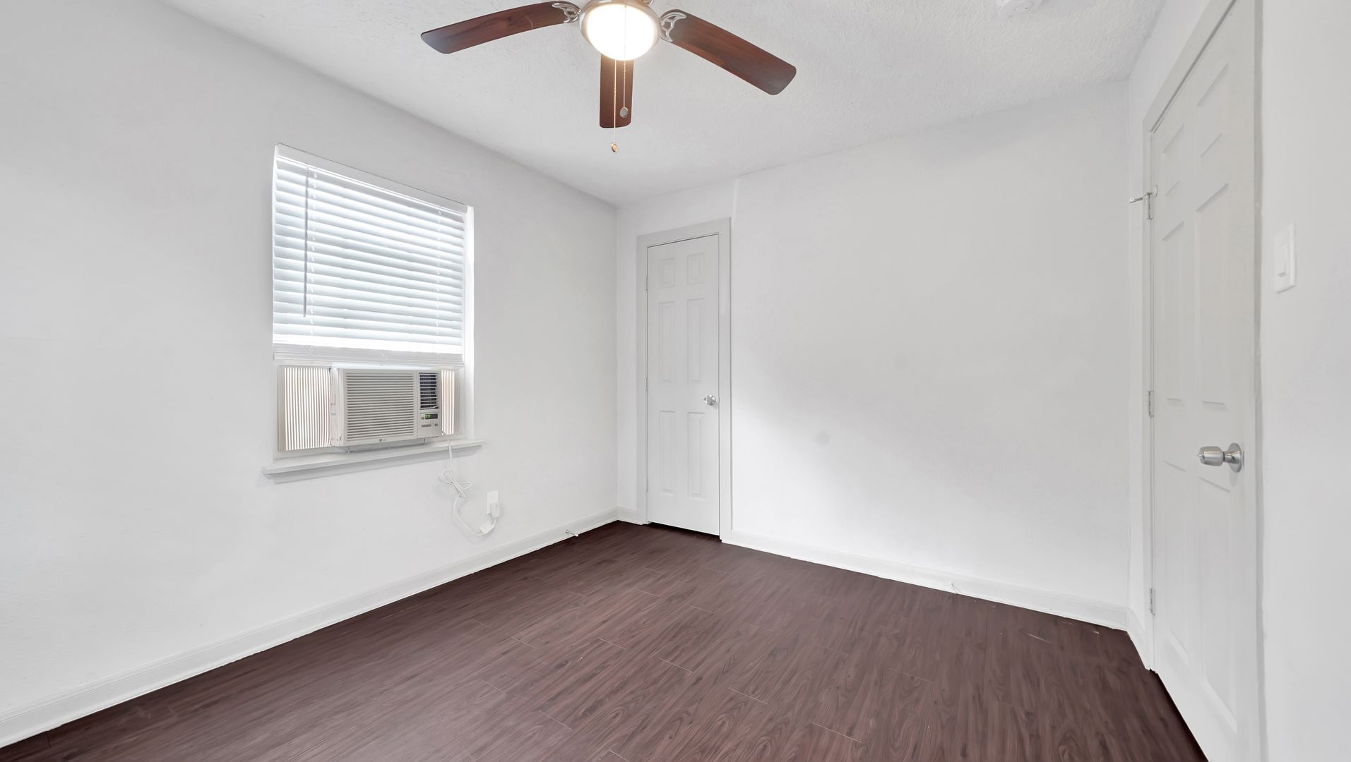 Beautiful 2 bed 1 bath just minutes from downtown, UH, and the medical center 9 of 11