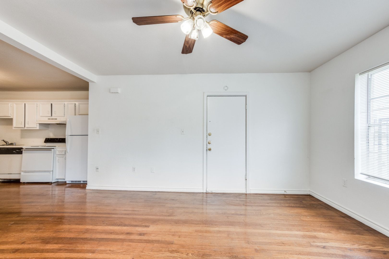 Discover Your Oasis in the Heart of Montrose! 5 of 12