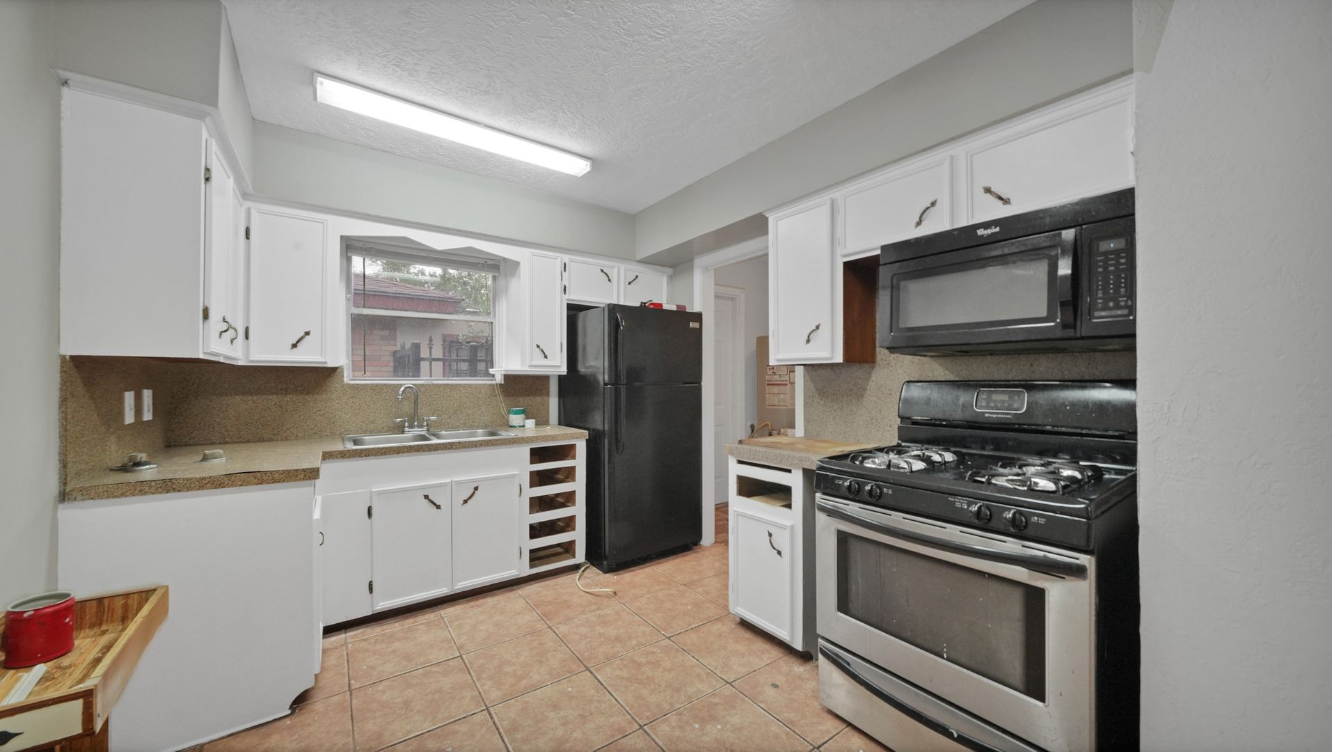 Houston House: 9953 Mango St
