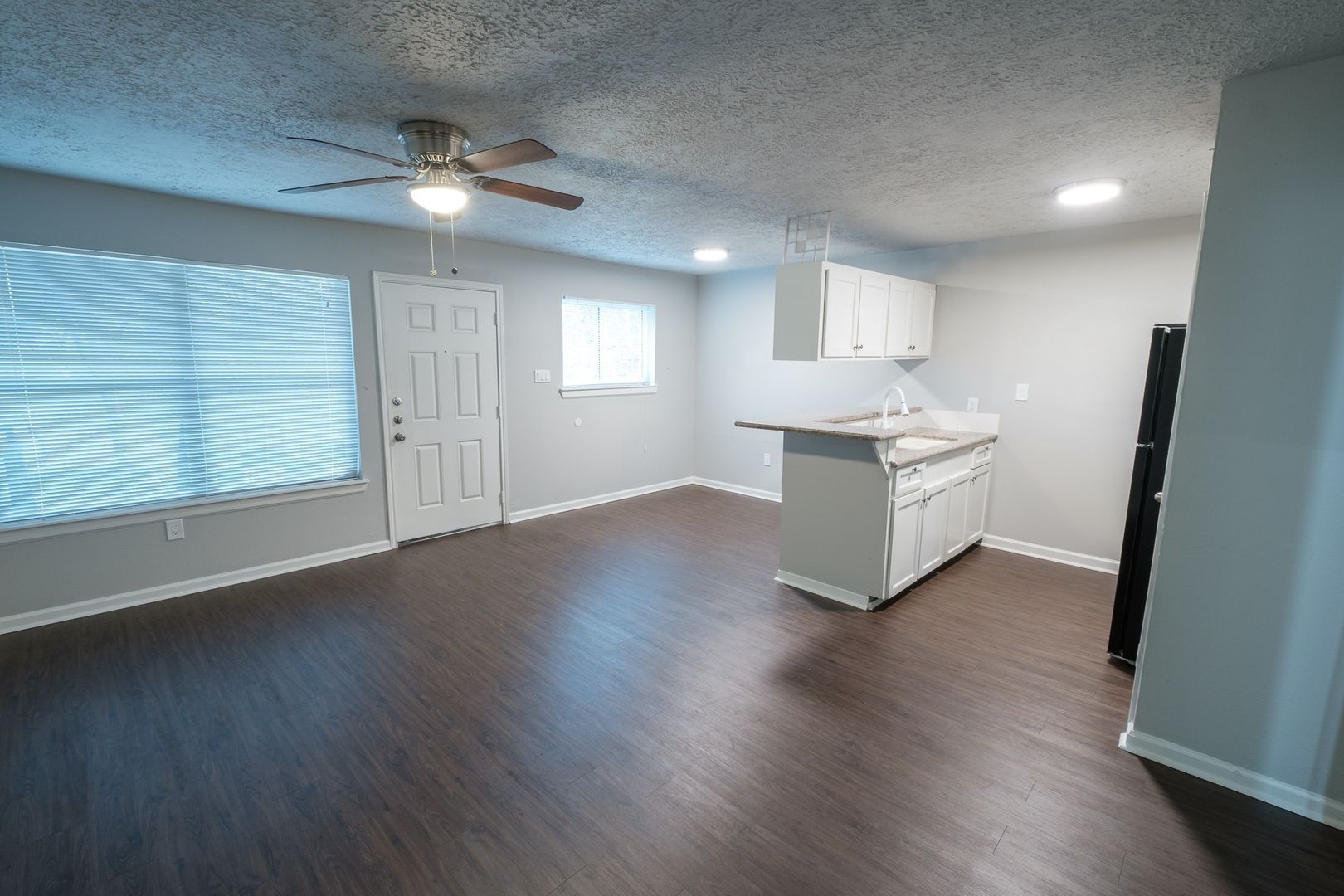 Apartamento recien remodelado / Beautiful recently remodeled apartment. Fast move in bonus! 3 of 10