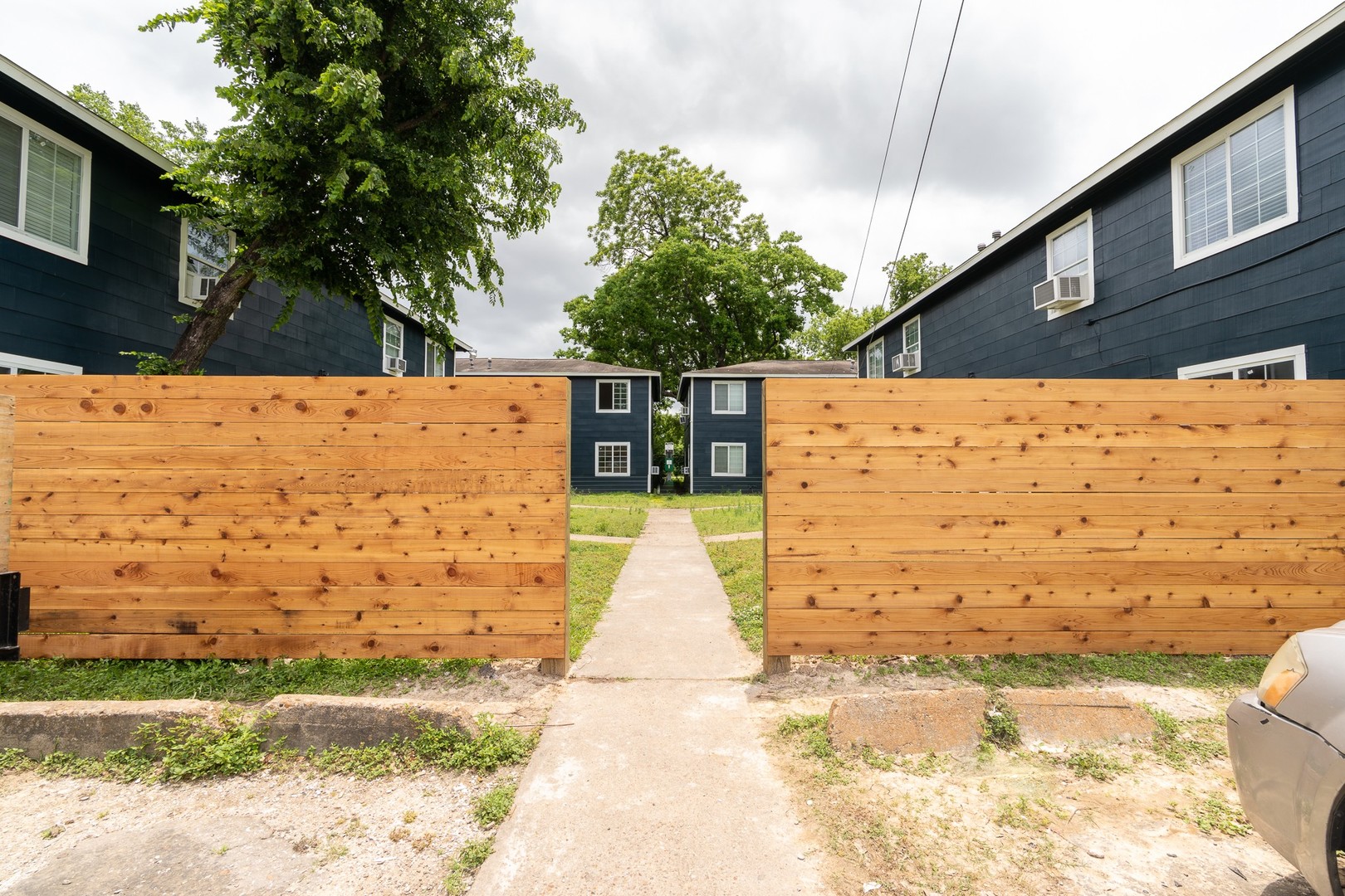 Beautiful 2 bed 1 bath just minutes from downtown, UH, and the medical center 7 of 11