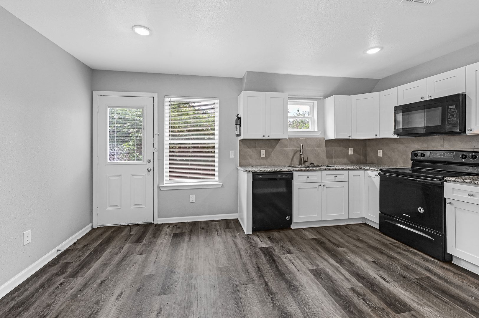 Conroe Apartment: 513 Avenue I - B
