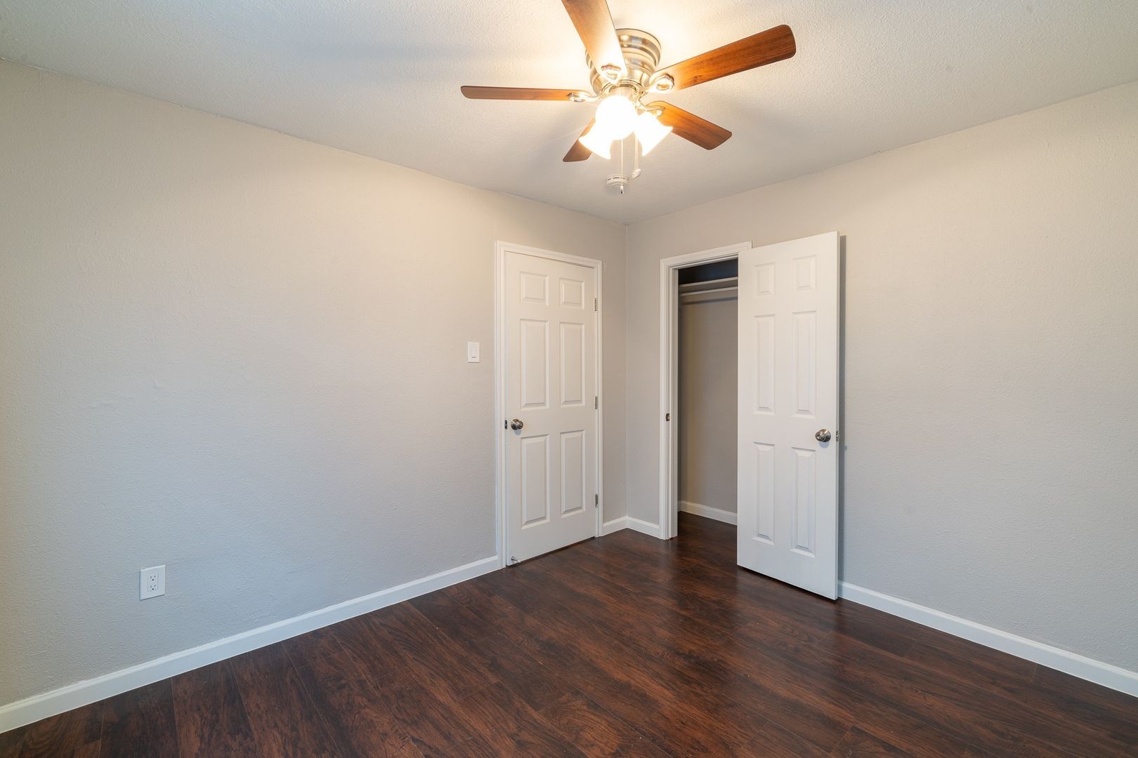 Beautiful 2 bed 1 bath just minutes from downtown, UH, and the medical center 6 of 8