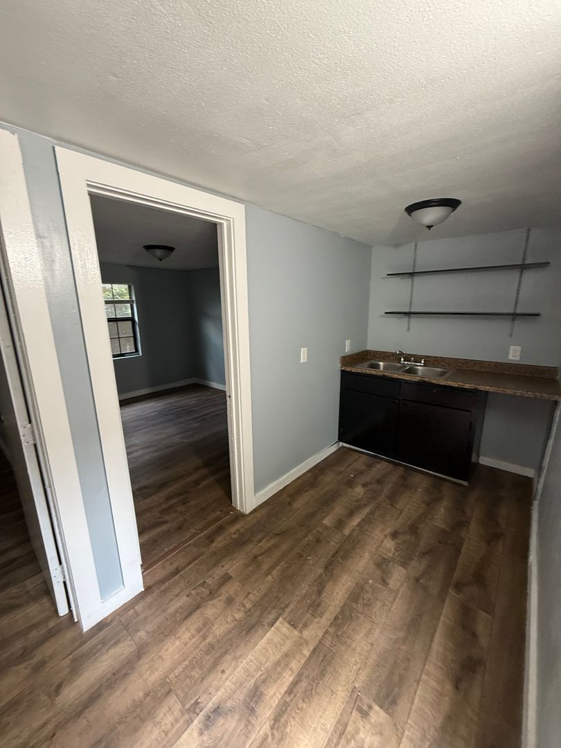 Houston Apartment: 3933 Linder St