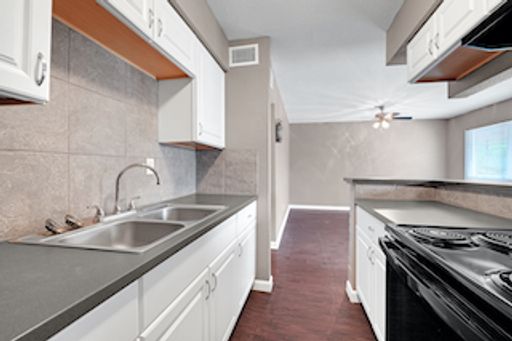 $200 OFF FIRST MONTHS RENT! Beautifully upgraded 1 bed 1 bath! – photo 1
