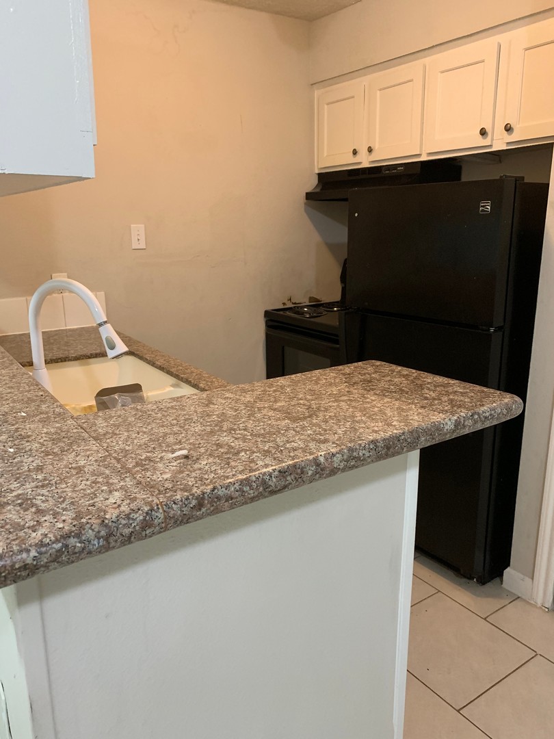 Beautiful recently remodeled apartment! / Apartamento recien remodelado 3 of 11