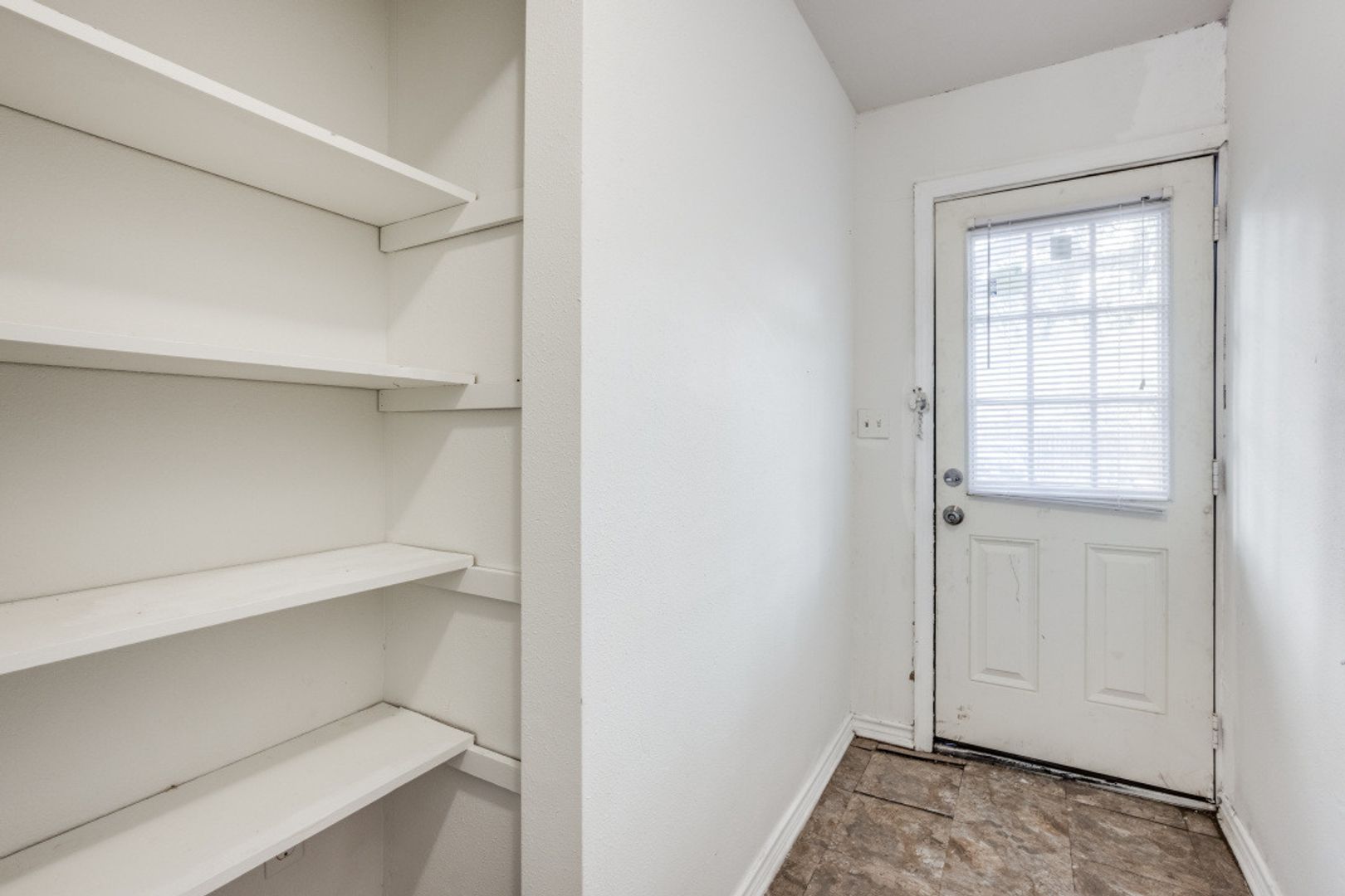 Discover Your Oasis in the Heart of Montrose! 7 of 12