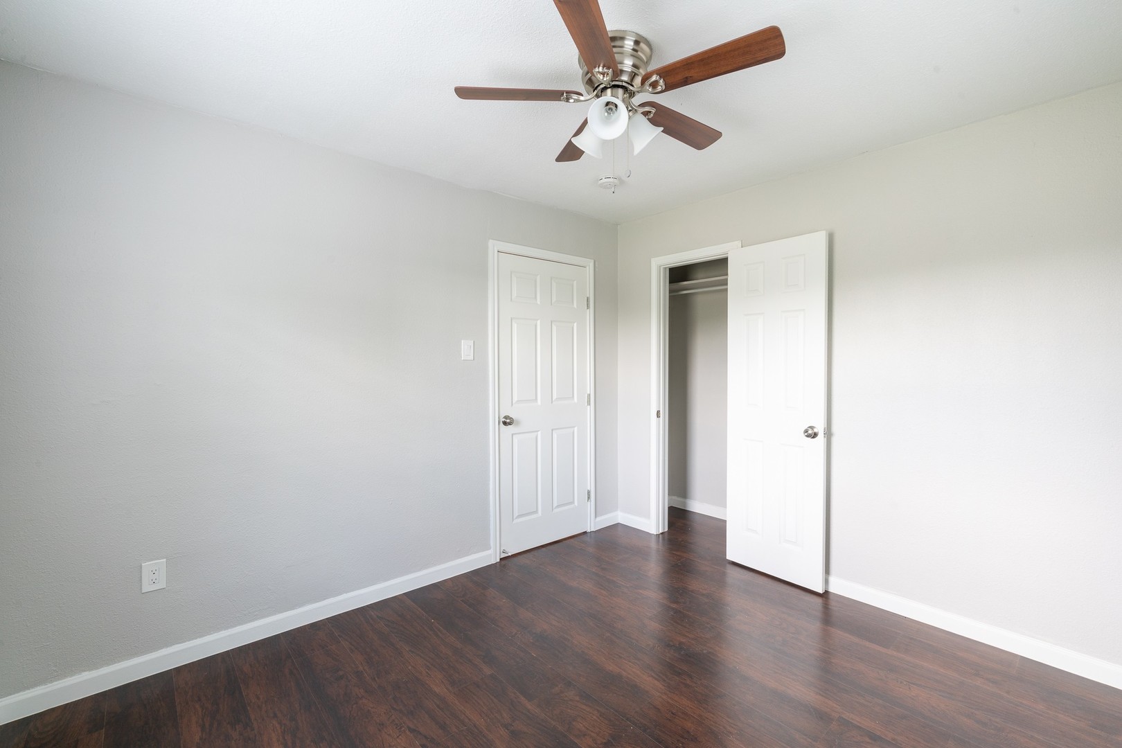 Beautiful 2 bed 1 bath just minutes from downtown, UH, and the medical center 4 of 11
