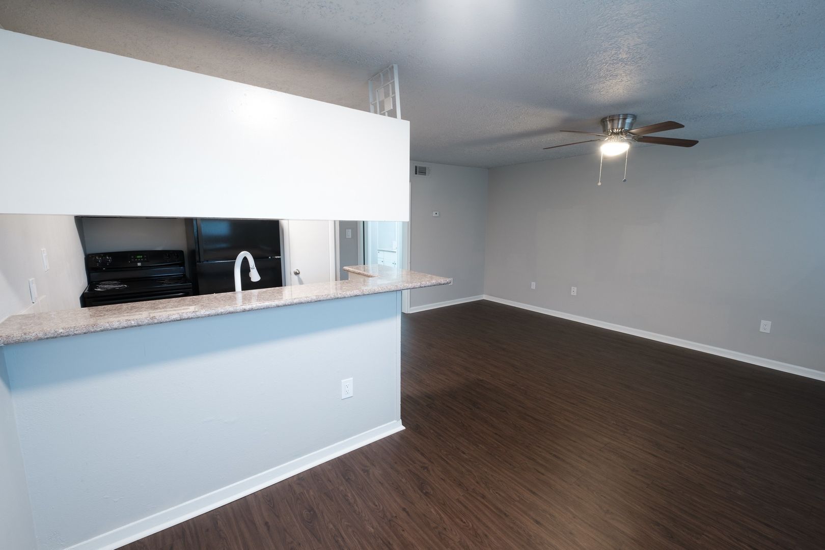 Apartamento recien remodelado / Beautiful recently remodeled apartment. Fast move in bonus! 4 of 10