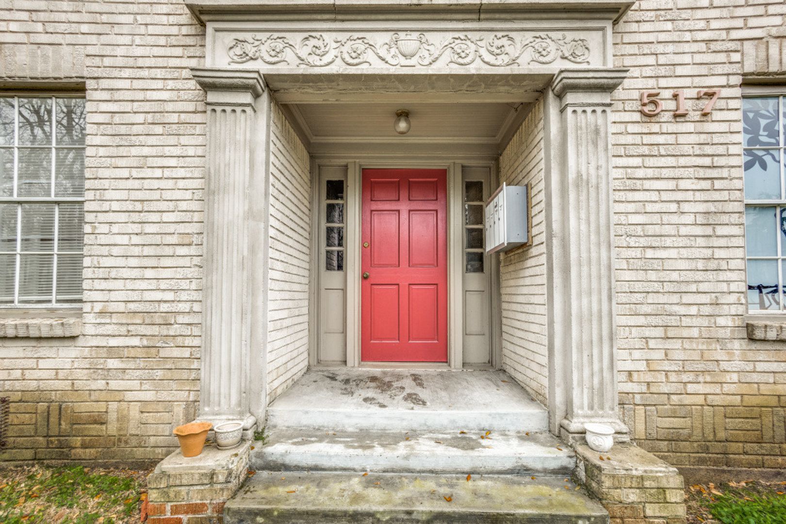 Discover Your Oasis in the Heart of Montrose! 2 of 12
