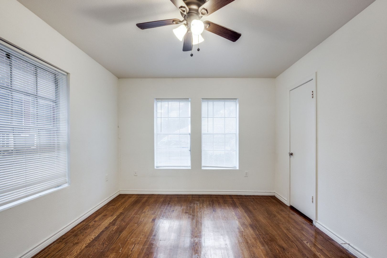 Discover Your Oasis in the Heart of Montrose! 10 of 12