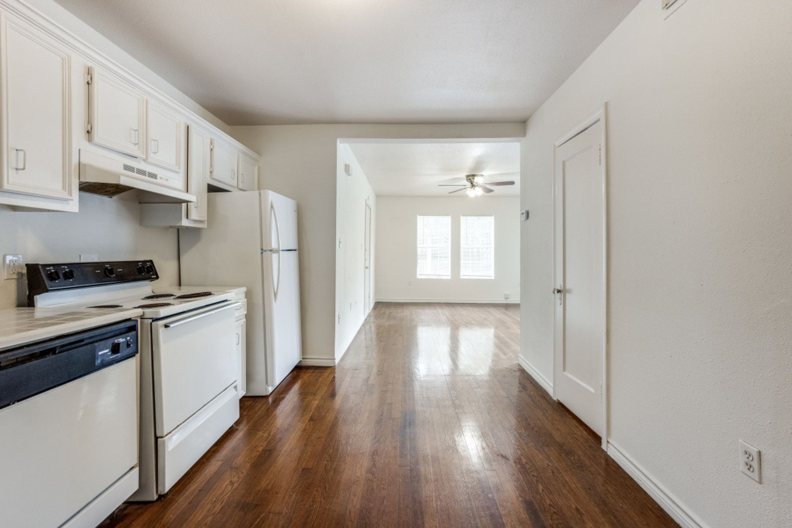 Discover Your Oasis in the Heart of Montrose! 8 of 12