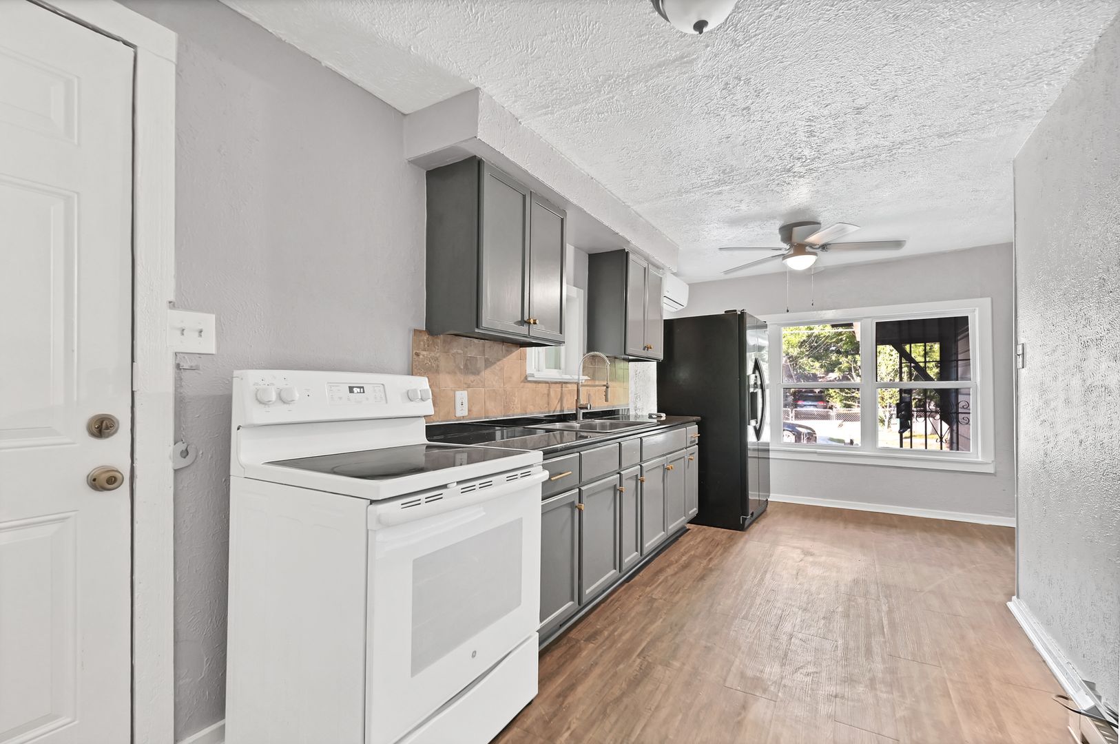 Conroe House: 601 Booker Washington St