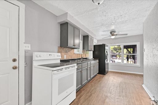 Asap Move In! Newley remodeled 2 bedroom – photo 1