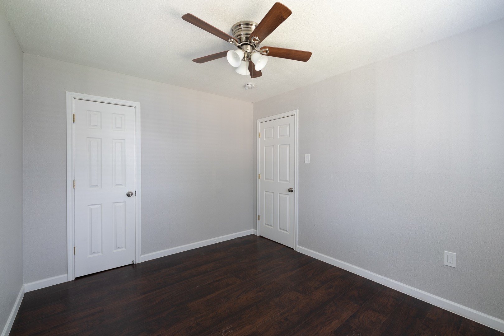 Beautiful 2 bed 1 bath just minutes from downtown, UH, and the medical center 5 of 11