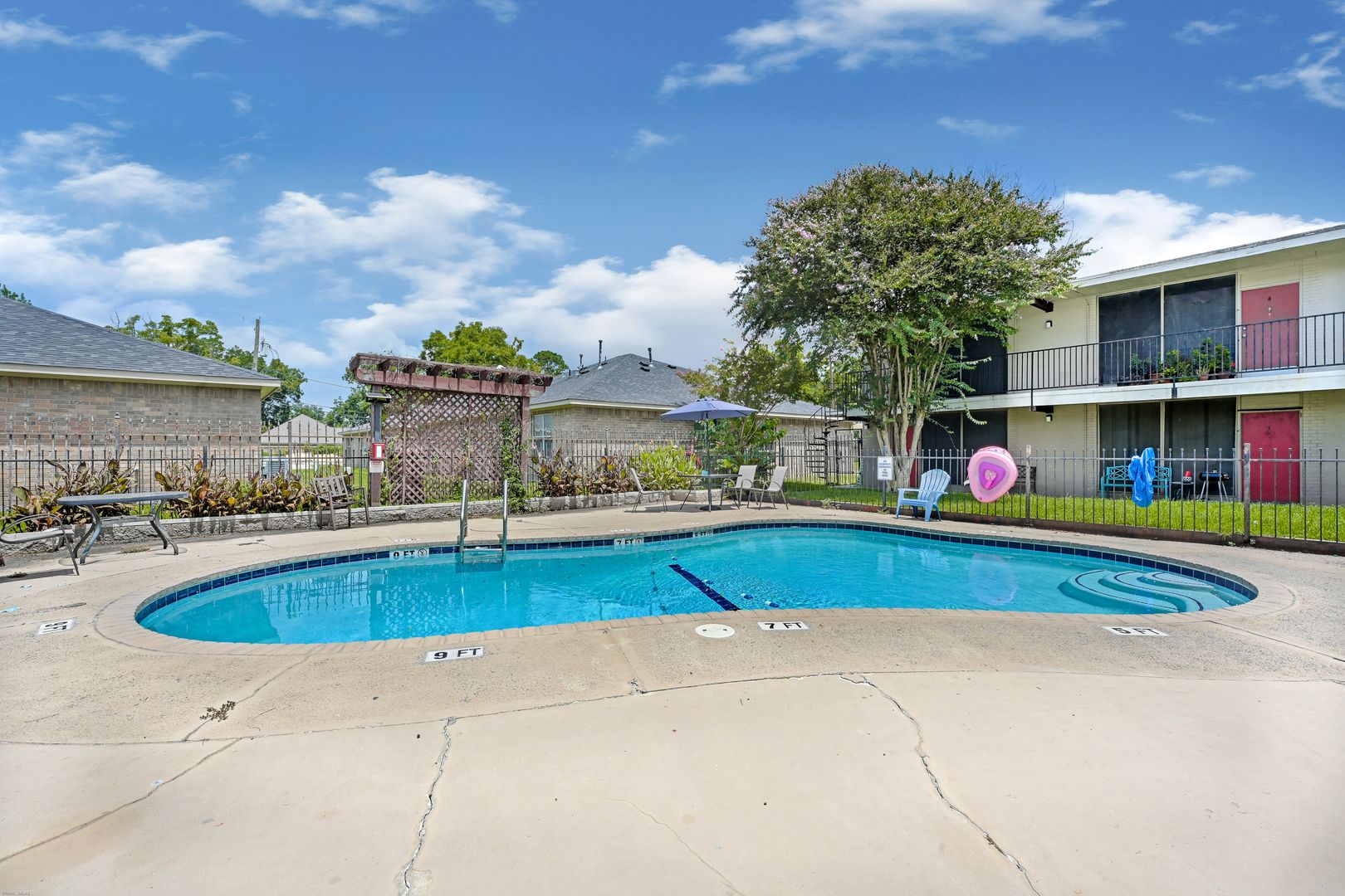 Pool at Carolyn Court Apartments (2 of 4)