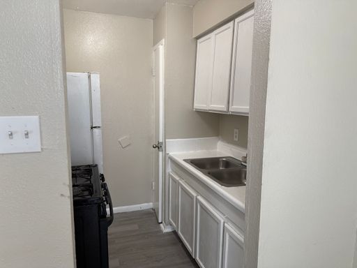$899 - 2Bedroom - ASAP Move In!! – photo 1
