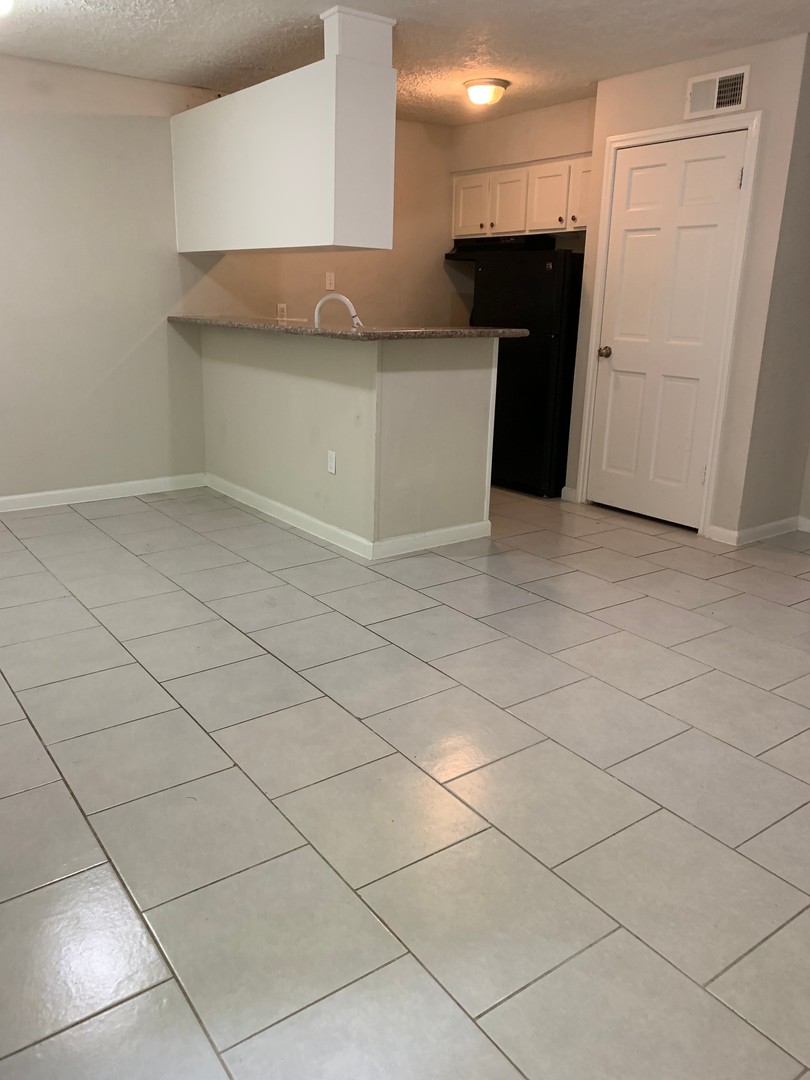 Houston Apartment: 6519 Sloan St - 4