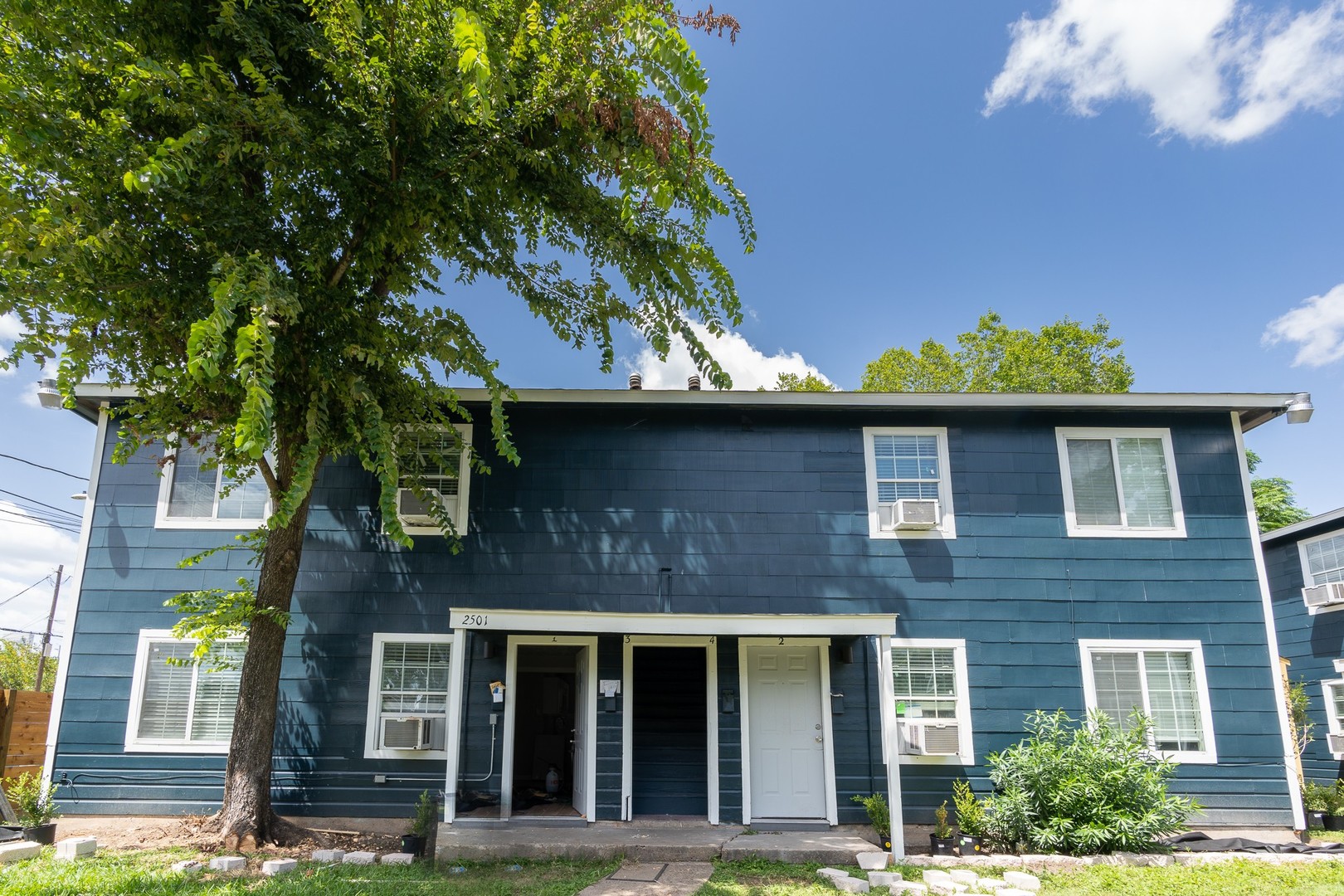 Beautiful 2 bed 1 bath just minutes from downtown, UH, and the medical center 8 of 11
