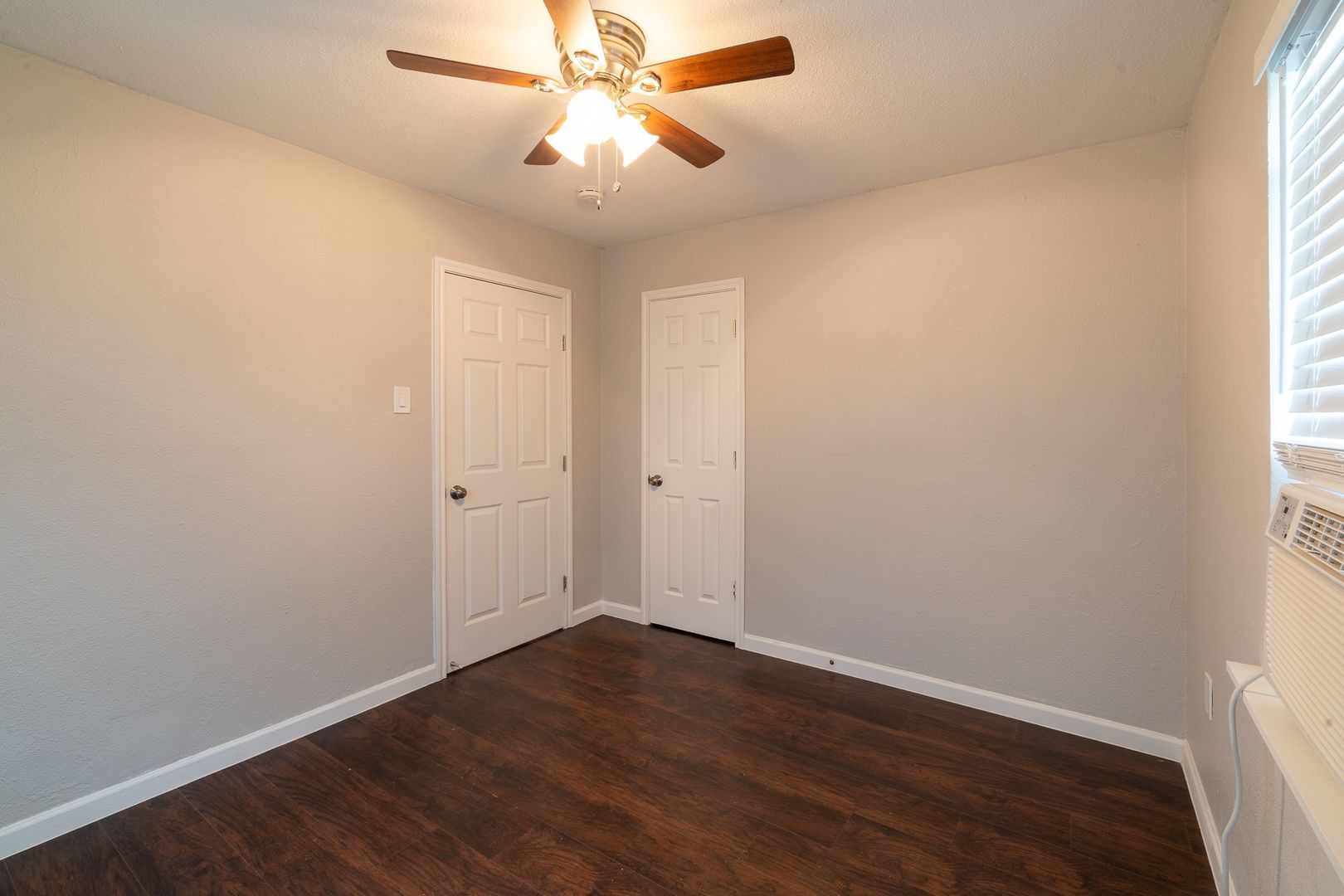 Beautiful 2 bed 1 bath just minutes from downtown, UH, and the medical center 5 of 8