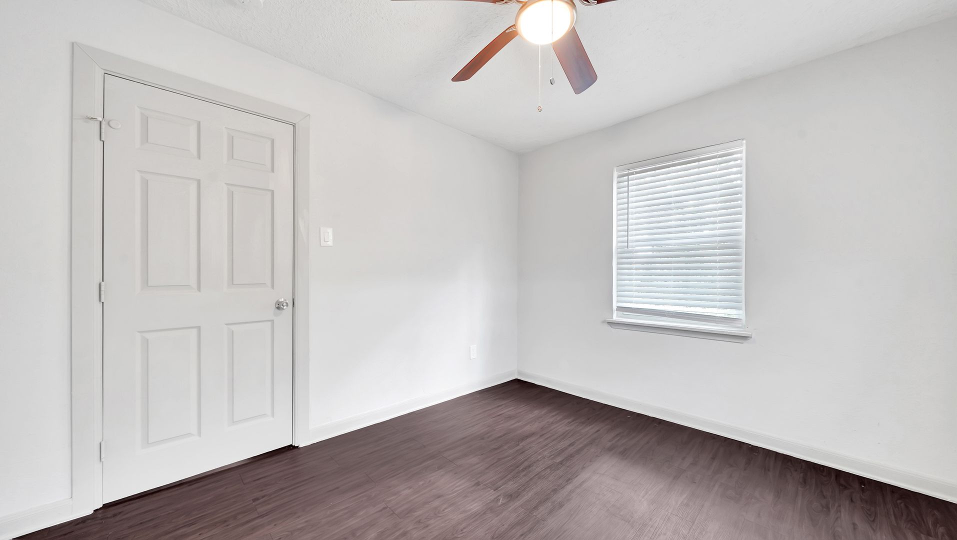 Beautiful 2 bed 1 bath just minutes from downtown, UH, and the medical center 10 of 11