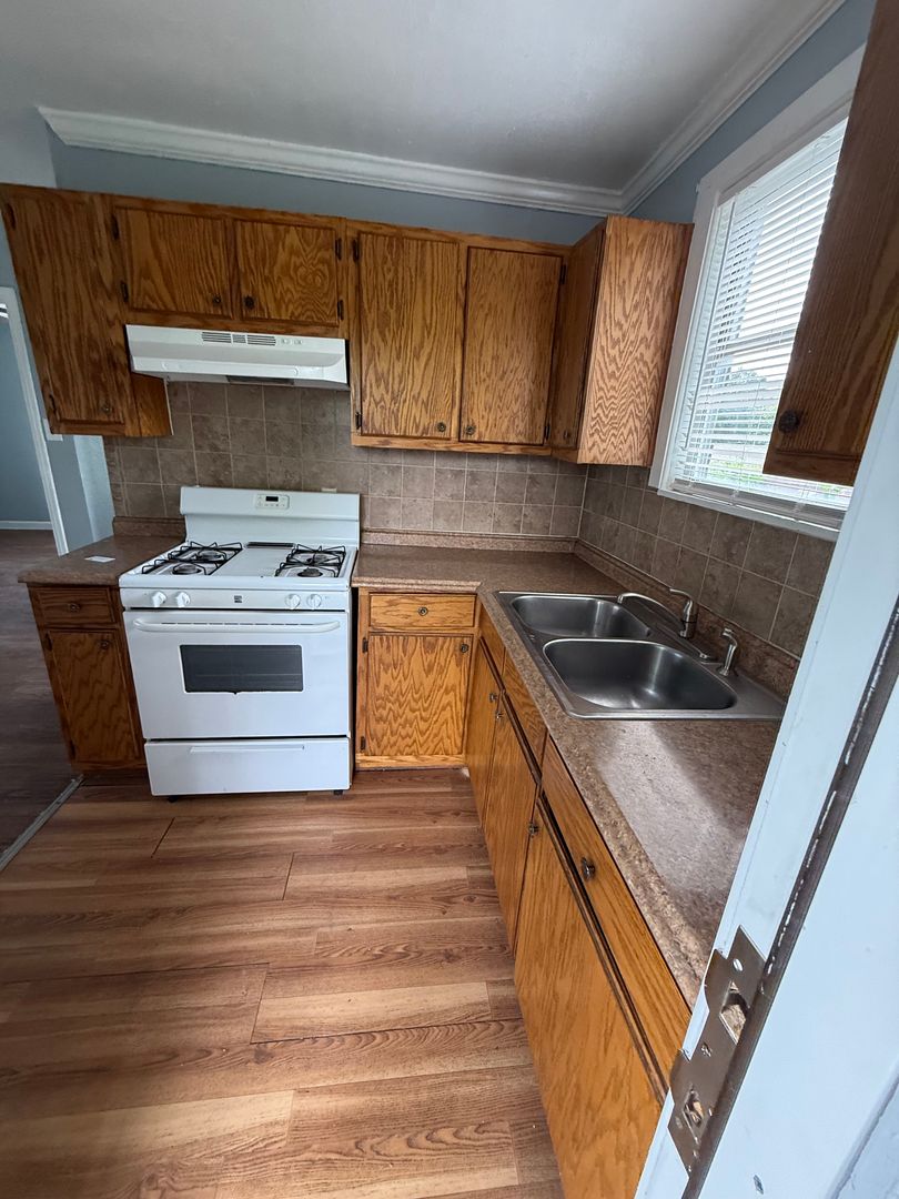 Houston Apartment: 3933 Linder St