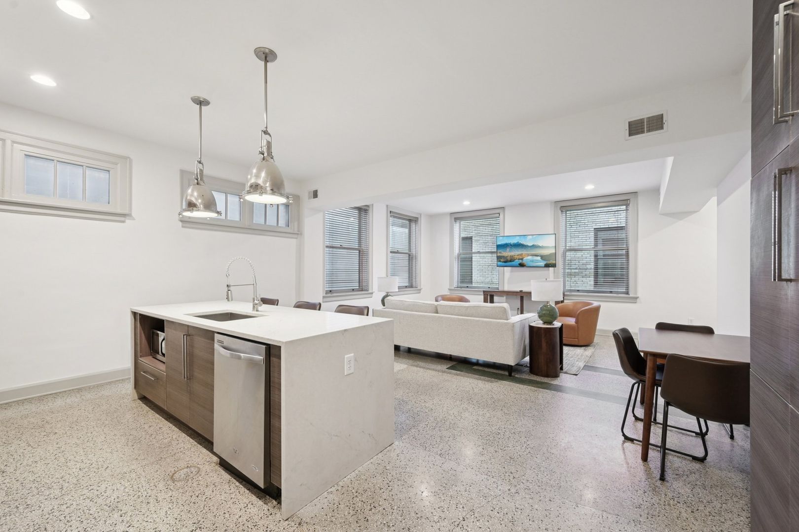 Columbus Apartment: 9 Buttles Ave