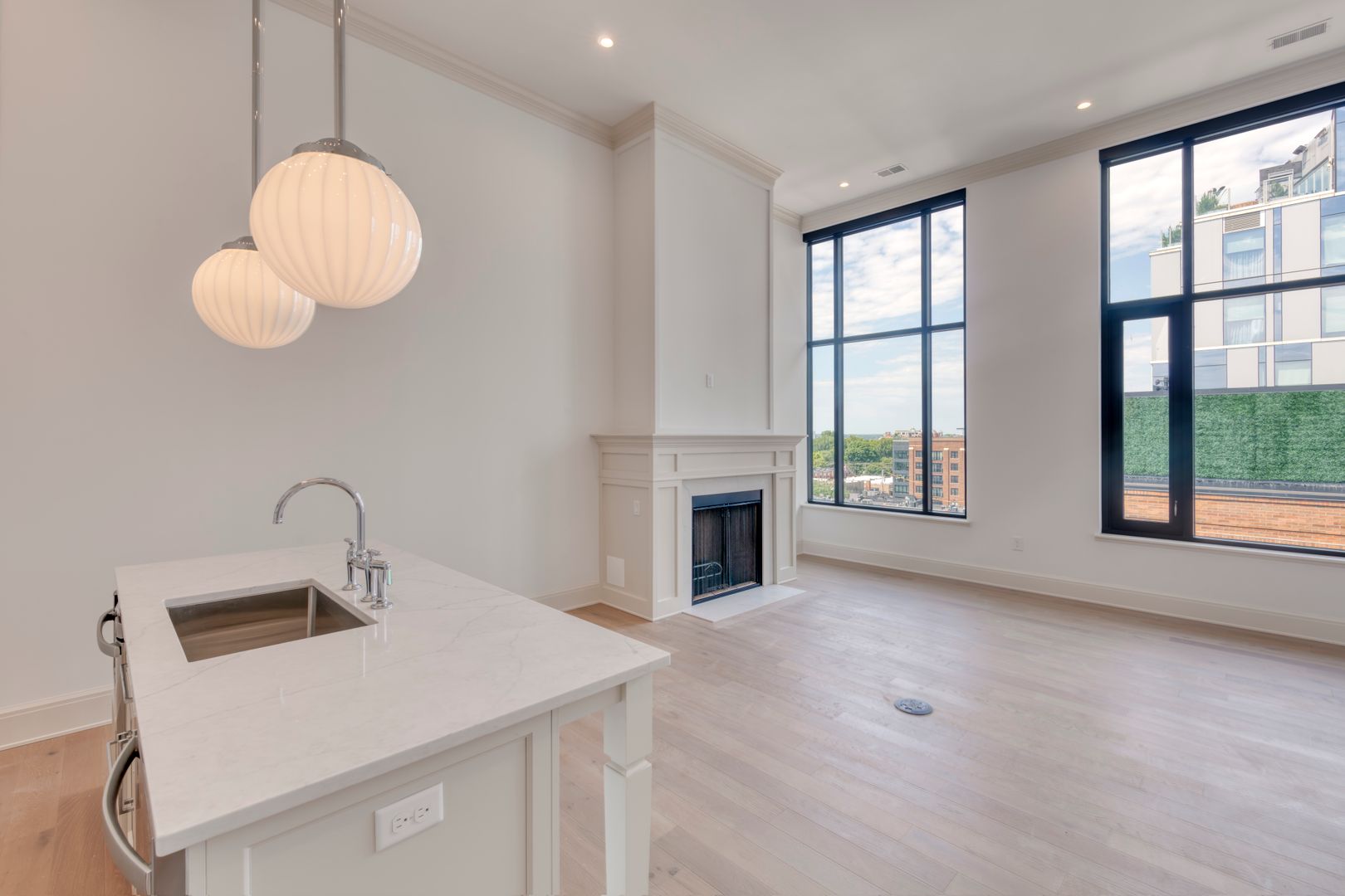 Columbus Apartment: 35 E. Hubbard Ave