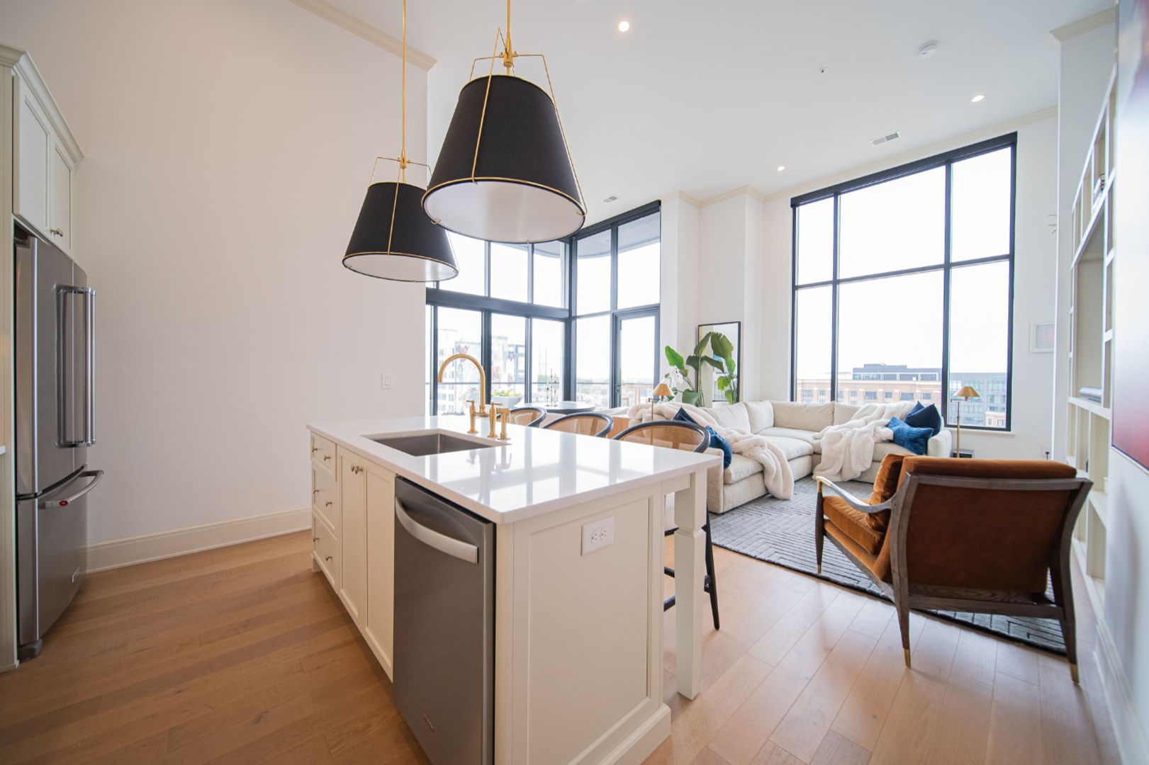 Columbus Apartment: 35 E. Hubbard Ave