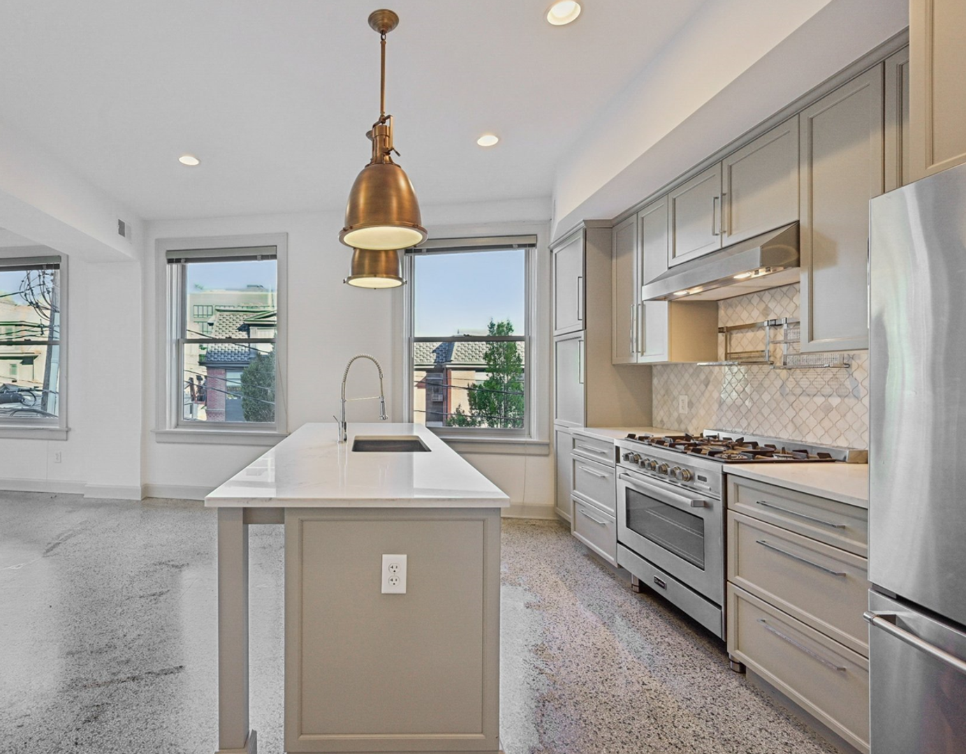 Columbus Apartment: 9 Buttles Ave