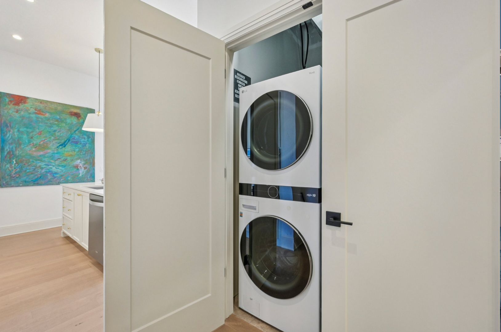 Laundry room at 35res