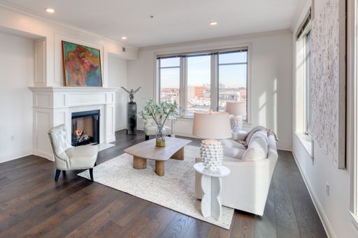 Stunning 2 Bed, 2 Bath Corner Apartment with Gas Fireplace! – photo 1