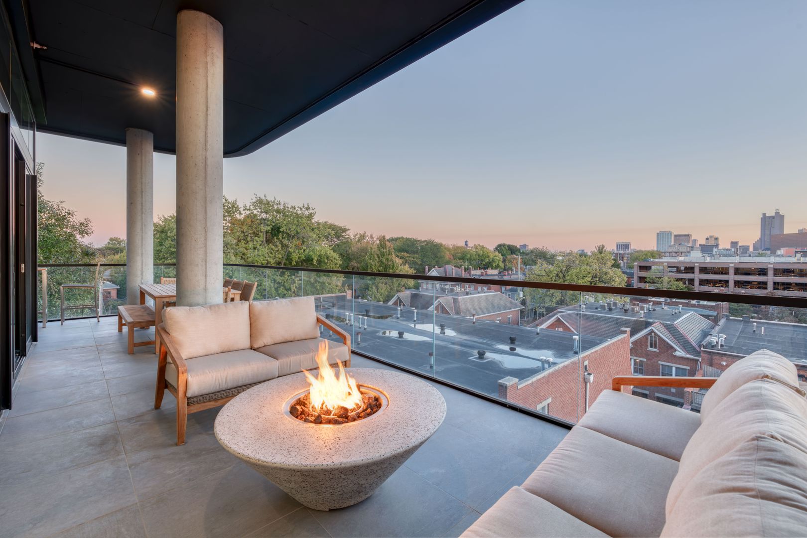Columbus Apartment: 35 E. Hubbard Ave