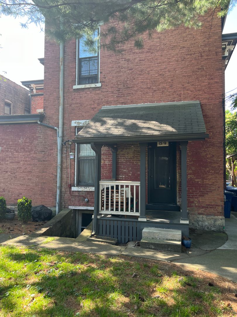 Columbus Apartment: 82-94 W. First Ave
