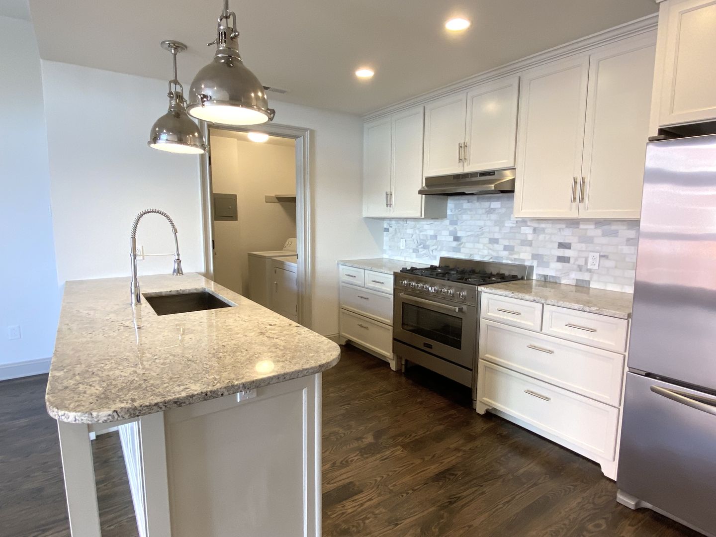 Columbus Apartment: 939 N. High St
