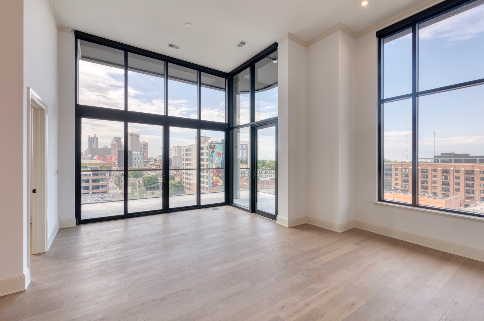 Columbus Apartment: 35 E. Hubbard Ave