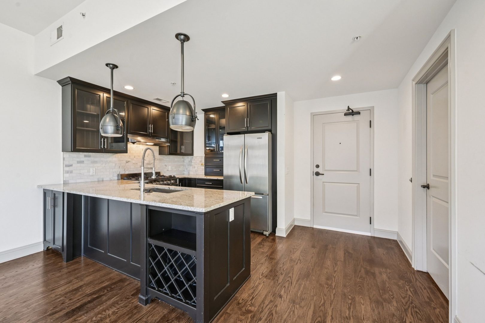 Columbus Apartment: 939 N. High St