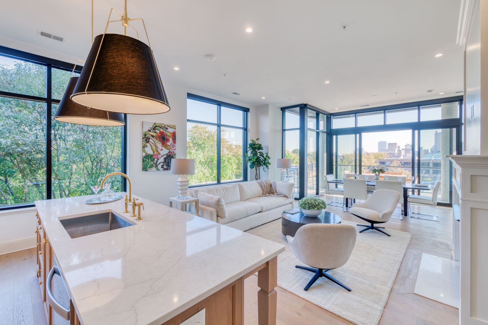 Columbus Apartment: 35 E. Hubbard Ave