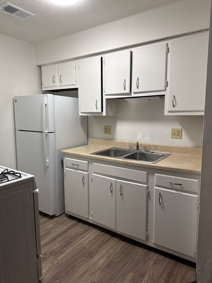 Wyoming Apartment: 1431 - 1552 44th St SW