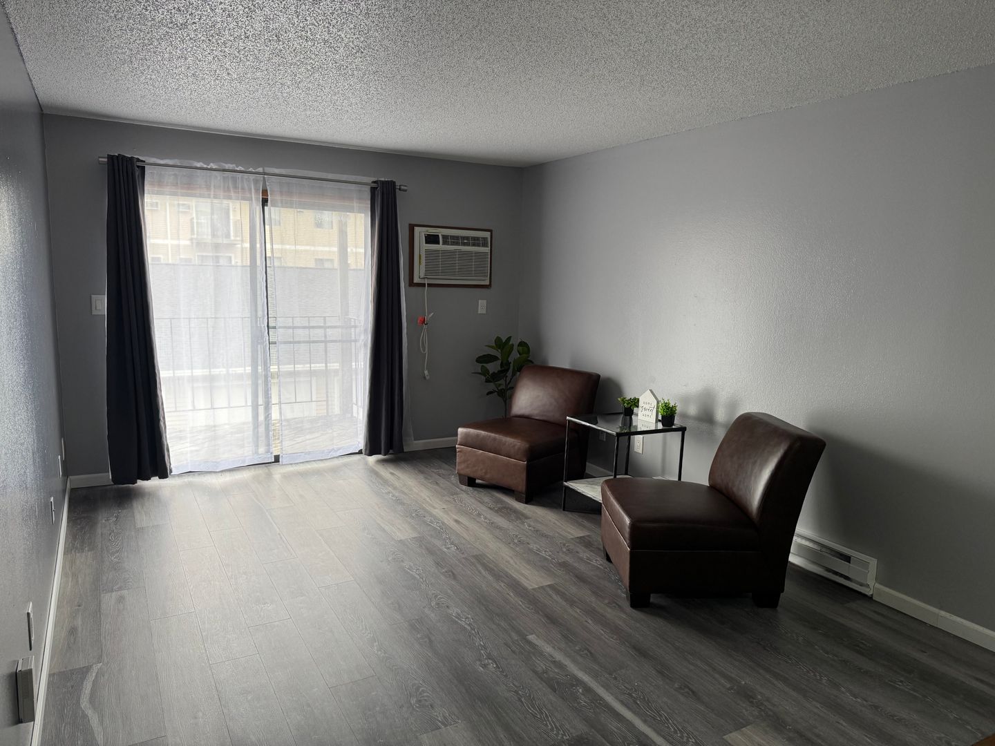 West Des Moines Apartment: 4957 Woodland Avenue